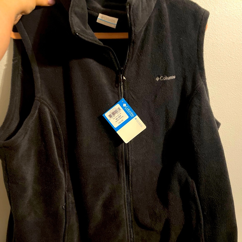 New with tags, black Columbia fleece vest.